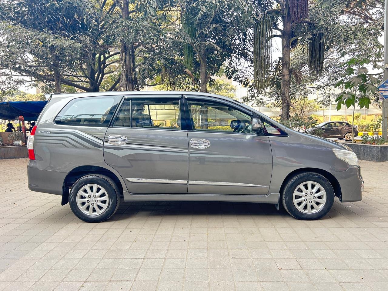 Innova 2.5 V